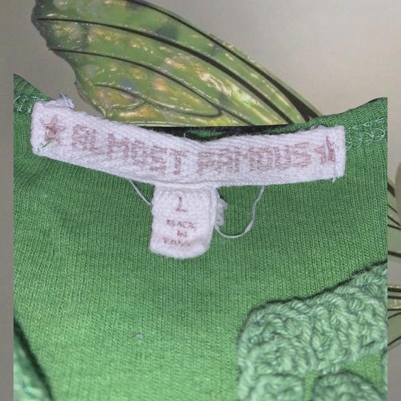 Simple y2k green tank top, with crochet detailing around collar. Very stretchy - Picture 2 of 3